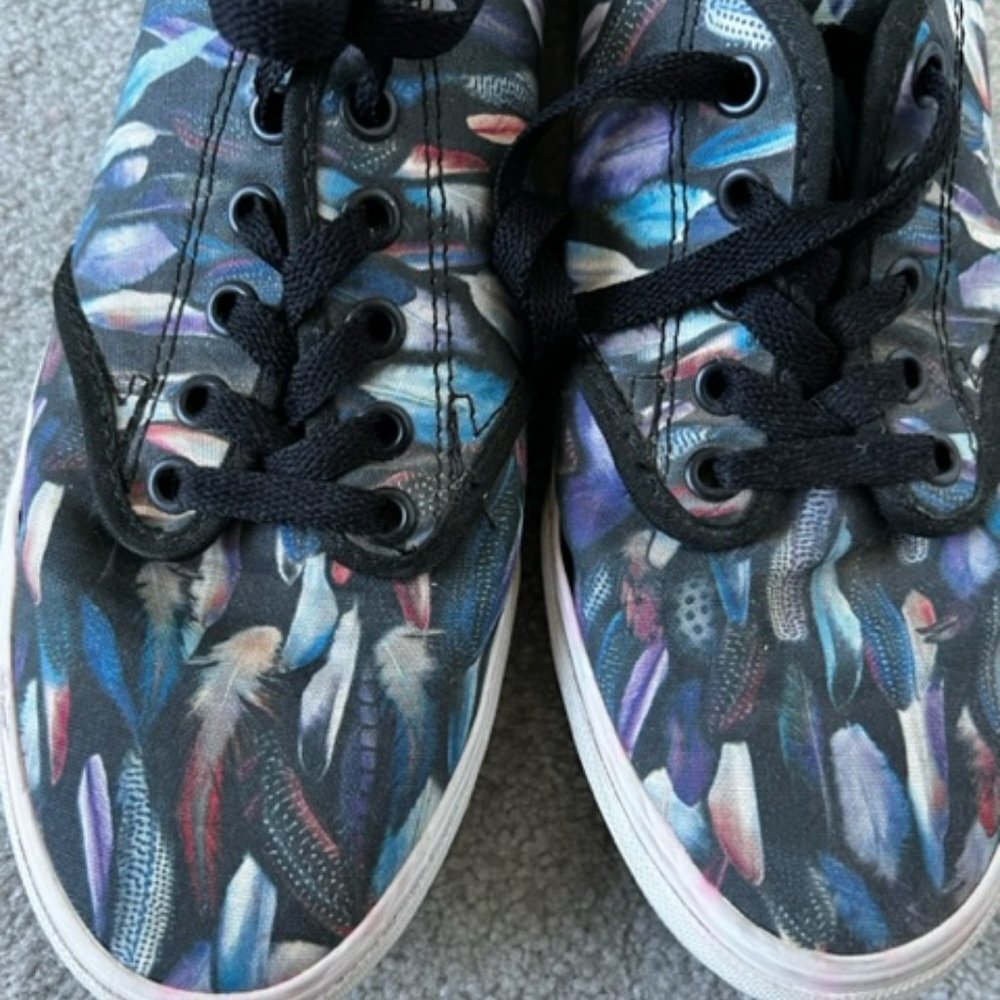CLEARANCE Women's Low Top Feather Vans Size 9 - Picture 2 of 5